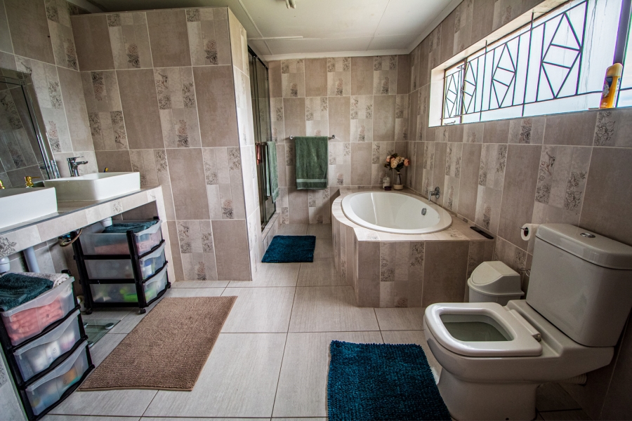 5 Bedroom Property for Sale in Louisvale Northern Cape